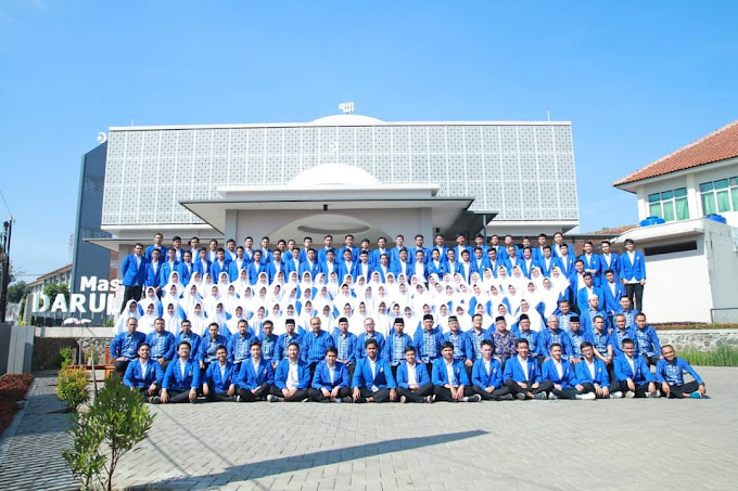 Taukah kamu?

Keberadaan Pondok Pesantren Darul Arqam Muhammadiyah Garut turut memajukan perkembangan pesantren khususunya di persyarikatan. 

Telah banyak dai dan tokoh hebat lahir di pesantren ini dan berkontribusi untuk Indonesia.