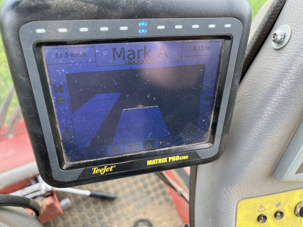 SustEnvFarming's tweet image. Bit of a ‘look-see’ on #breadwheat #skyfall to see if there is any impact on grain protein - two different soil types and alternate tramlines 
#nsensor might pick these up in a couple of weeks?
Aim- less fertiliser, less impact, same quality ⁦@Crop_Intellect⁩