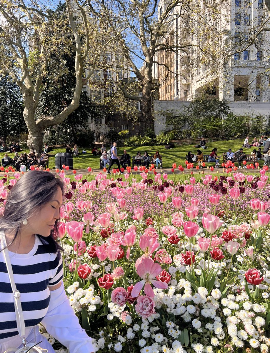 AjcJasmine09's tweet image. This is 💐what I love about during springtime.glorious gardens,vibrant flowers and breath fresh air,get out in nature. It really is a lovely day out!

#springinlondon #LabourDay #tulips #garden_walk #londonpark