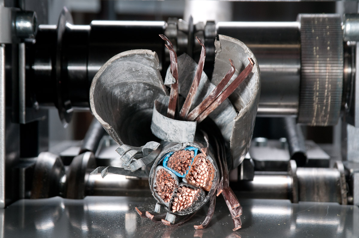 Bronneberg_BV's tweet image. Say goodbye to the hassle of manual cable stripping! Bronneberg Cable Stripping machines are the perfect solution for efficient and precise cable stripping. Discover our range of machines and take your cable recycling to the next level! #cablestripping #recycling #machines #cable