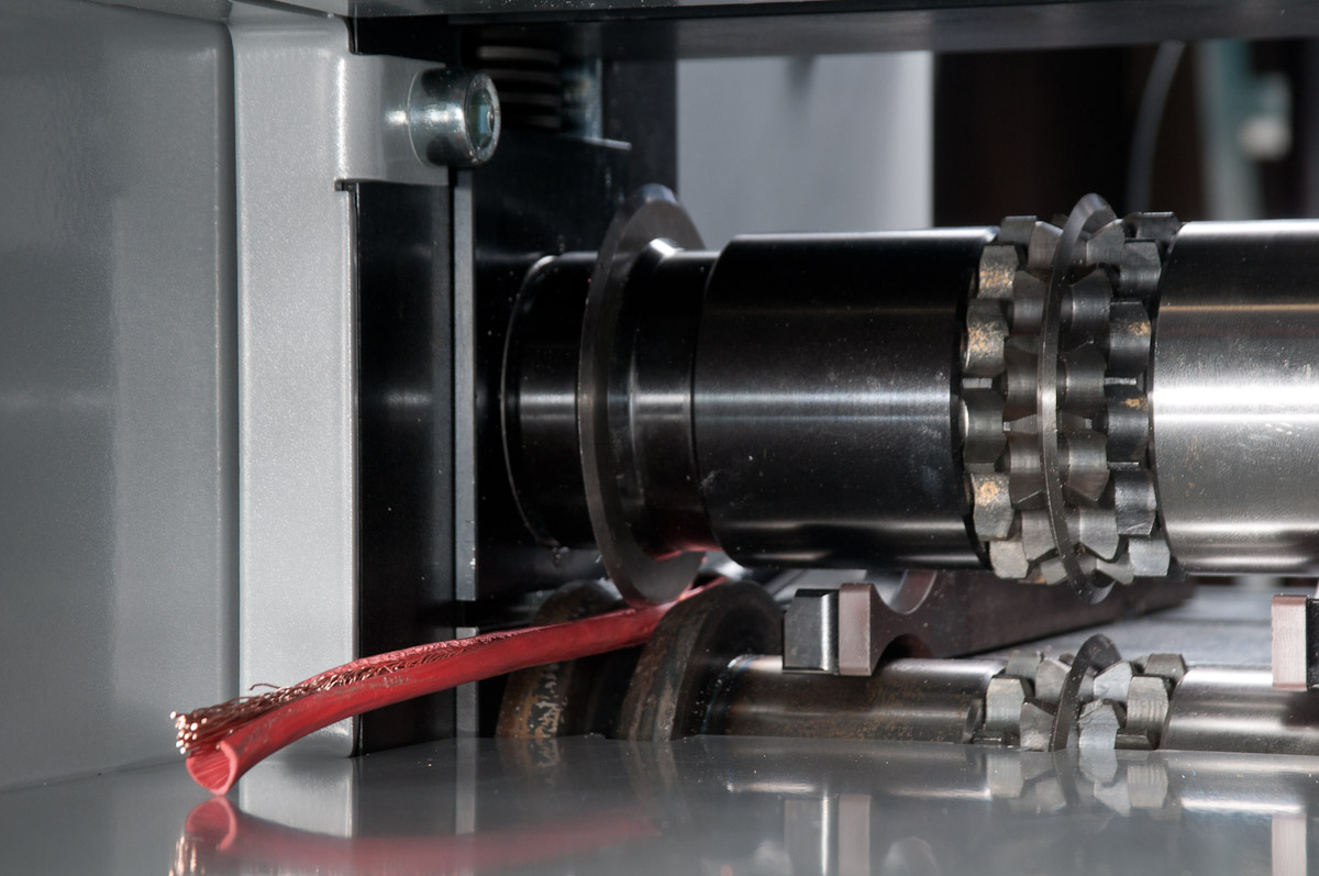 Bronneberg_BV's tweet image. Say goodbye to the hassle of manual cable stripping! Bronneberg Cable Stripping machines are the perfect solution for efficient and precise cable stripping. Discover our range of machines and take your cable recycling to the next level! #cablestripping #recycling #machines #cable