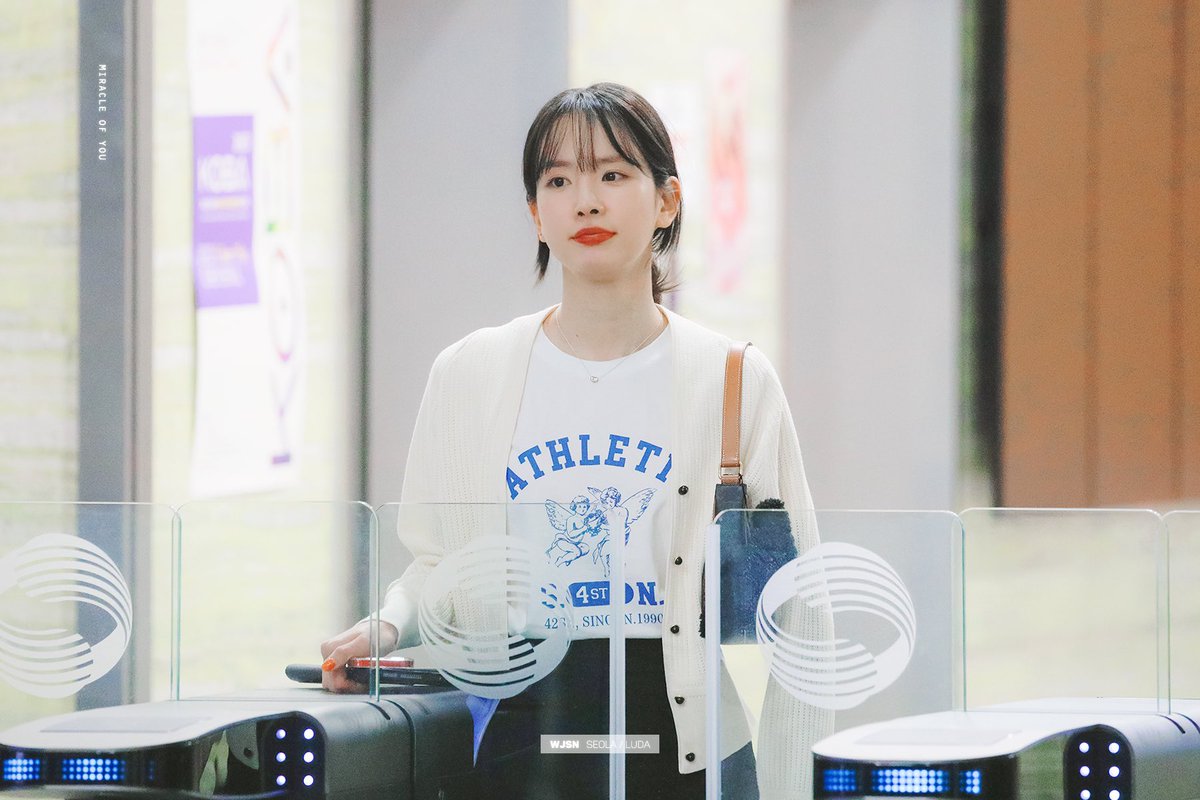 seola tweet media