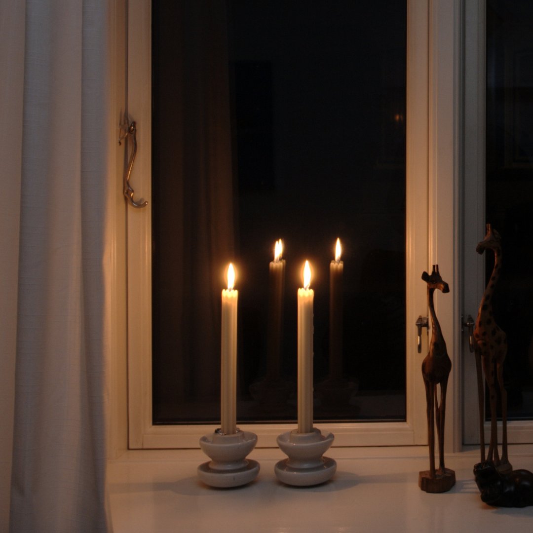 🕯Tonight, Danes will put candles in their windows
78 years ago, on the evening of 4 May 1945, Denmark was liberated from the German occupation that had lasted since 9 April 1940. Ever since, it has been a tradition to put candles in windows to cherish freedom and democracy.