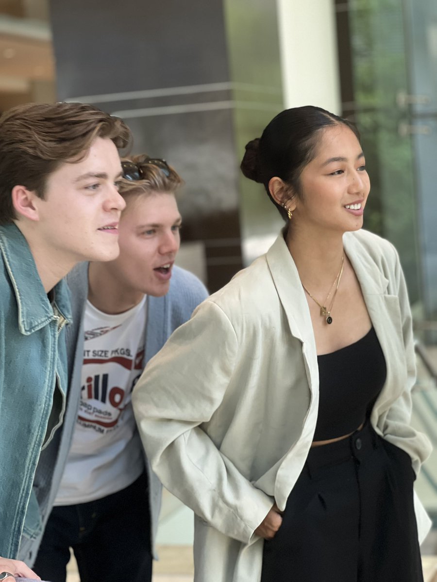 <a href="/kaori_oinuma/">Kaori Oinuma</a> with <a href="/NewHopeClub/">New Hope Club</a> Reece and George ✨

#KaoriOinuma