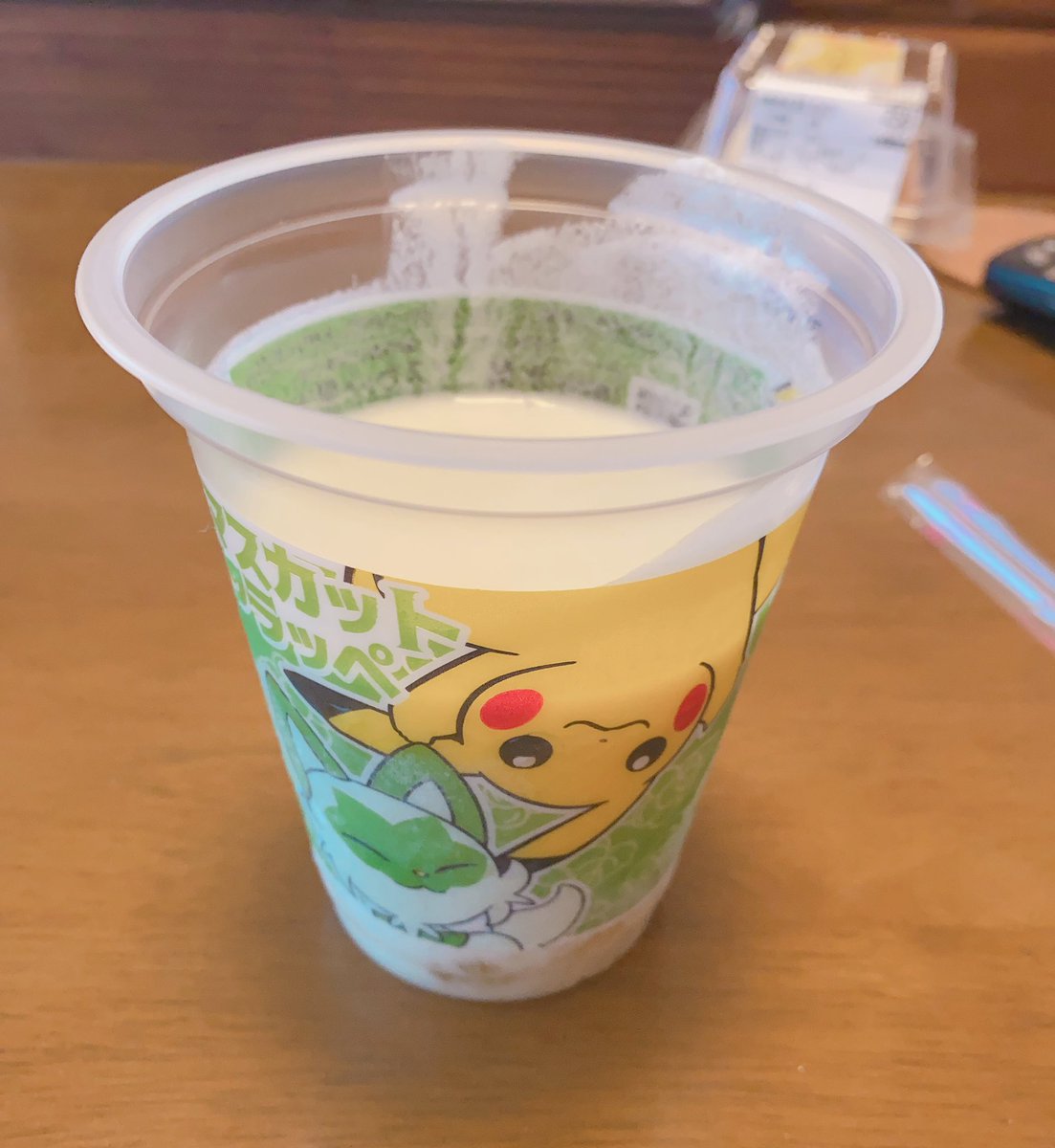 mintikatu_25's tweet photo. コンビニでミルクを入れ忘れドロドロに溶けたフラッペ https://t.co/v30FXQ1RcM