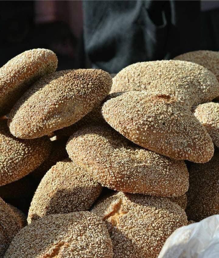 rachid0ahmadi1's tweet photo. 🇲🇦🇲🇦KINGDOM OF MOROCCO 🇲🇦🇲🇦 خبز المحراش المغربي له طقوس خاصة زيت الزيتون والشاي بالنعناع ولاأنكلم عن طعم الشعير والحطب في اللسان https://t.co/fMV0VHsY1O