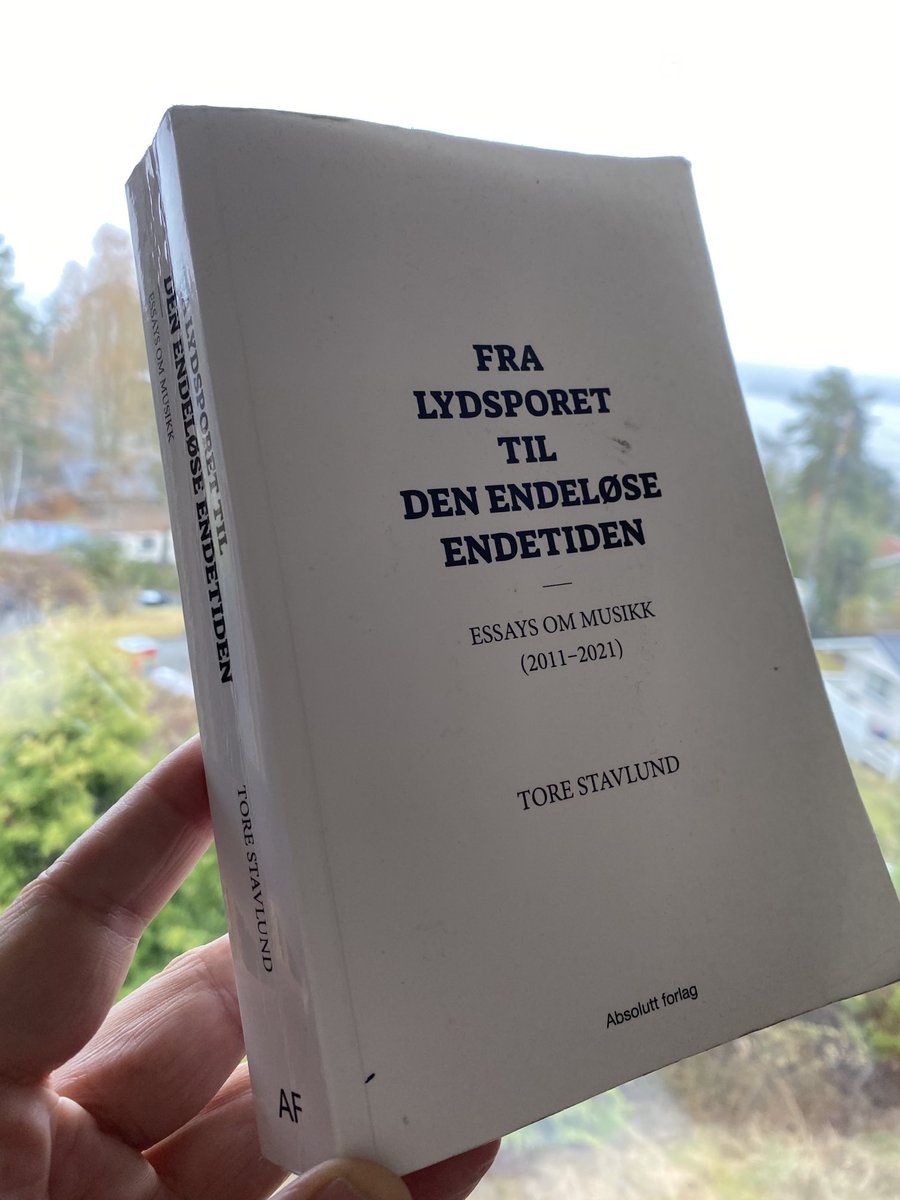 stamlina's tweet photo. God maidag! 

I anledningen kjører jeg tilbud på essaysamlingen min. 200,- inkl porto. Send melding om interessert. 

Stikkord: Havnekonflikt, (adjø) solidaritet, Menstadslaget, rock, frijazz, internasjonalen!!! https://t.co/SykyhqM5SG