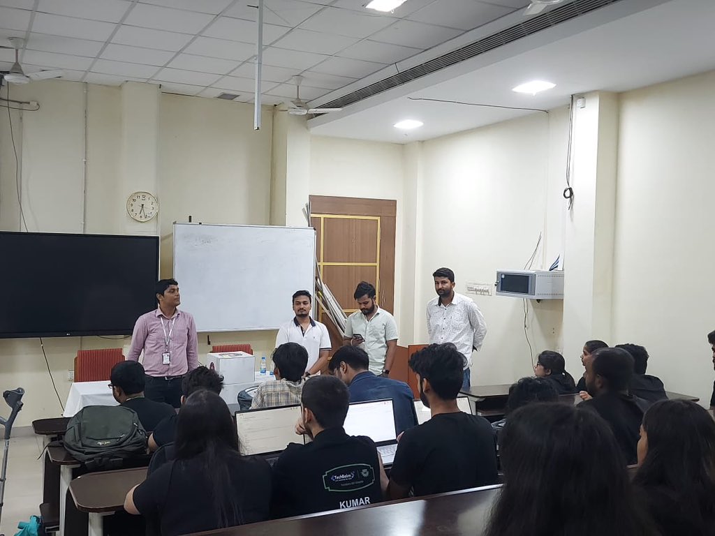 ashutoshkr26's tweet photo. Thank you team TechBairn KIIT Chapter and KIIT University or such a warm welcome.
Grateful to Arindam Basak and N.K rout sir for always believing and supporting us in our journey.🙏
Couldn’t have asked for a better day!❤️ https://t.co/IIMCYsWTJa