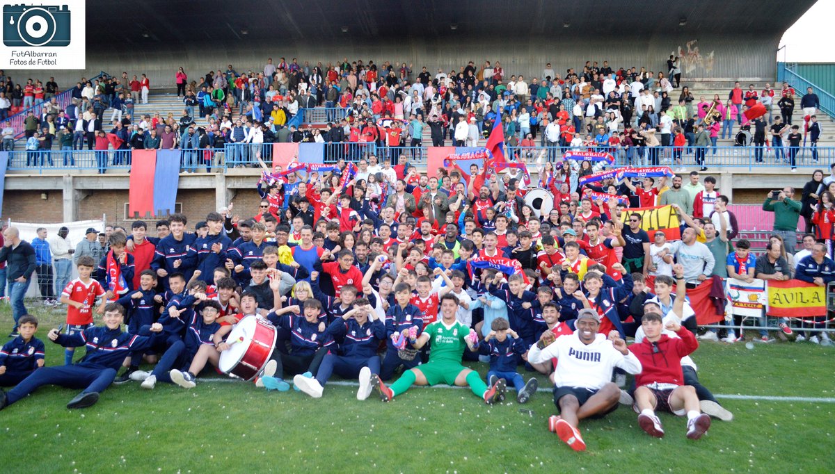 ⚽️ #Fútbol 
🔴 La crónica con las fotos de <a href="/AlbarranFut/">DeportesAlbarran</a> de la victoria del <a href="/RealAvilaCF/">Real Ávila CF</a> por 2⃣0⃣ sobre el <a href="/SalamancaCFUDS/">Salamanca UDS</a>, con goles de Alberto Martín y Edmilson, resultado que deja favorable superar la primera eliminatoria del play off en el Helmántico
deportesavila.es/2-0-el-real-av…