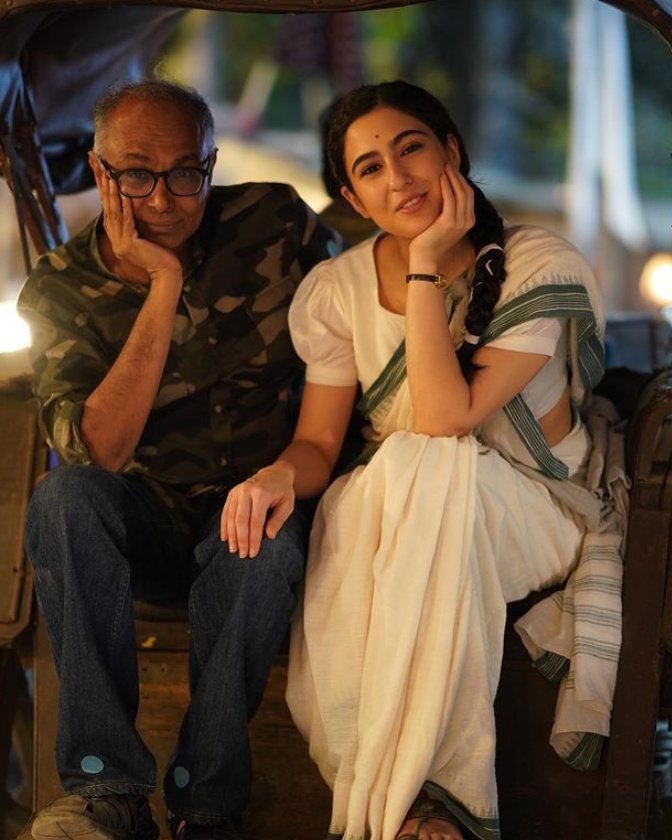 saramylove9095's tweet photo. This is ❤️ director - actor due 😊
#AWMW
#SaraAliKhan https://t.co/1r0Z5MsVGs