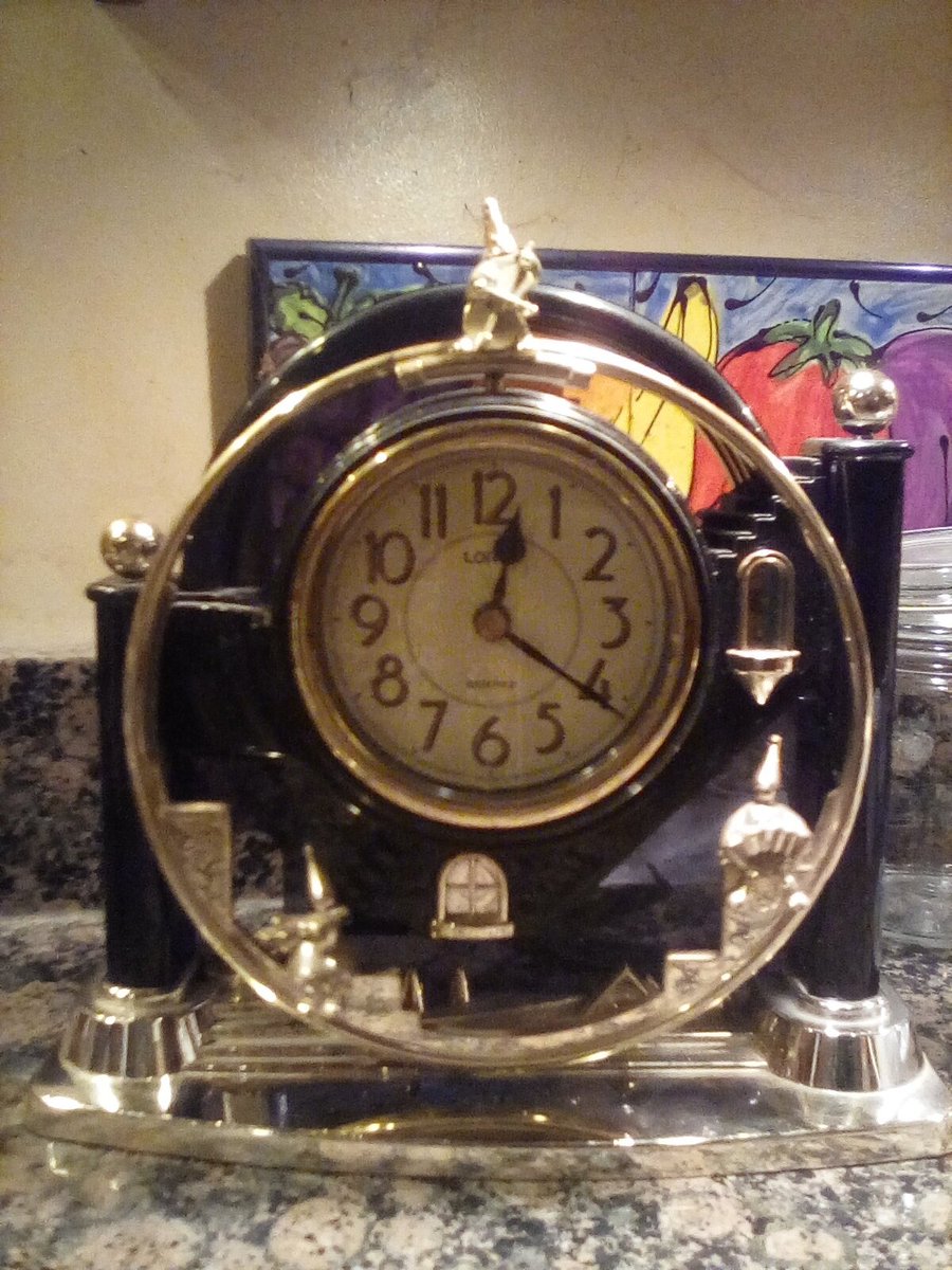 GoodGreenGuru's tweet photo. What decor era does this clock belong? Your opinion? https://t.co/20cqPqjimb