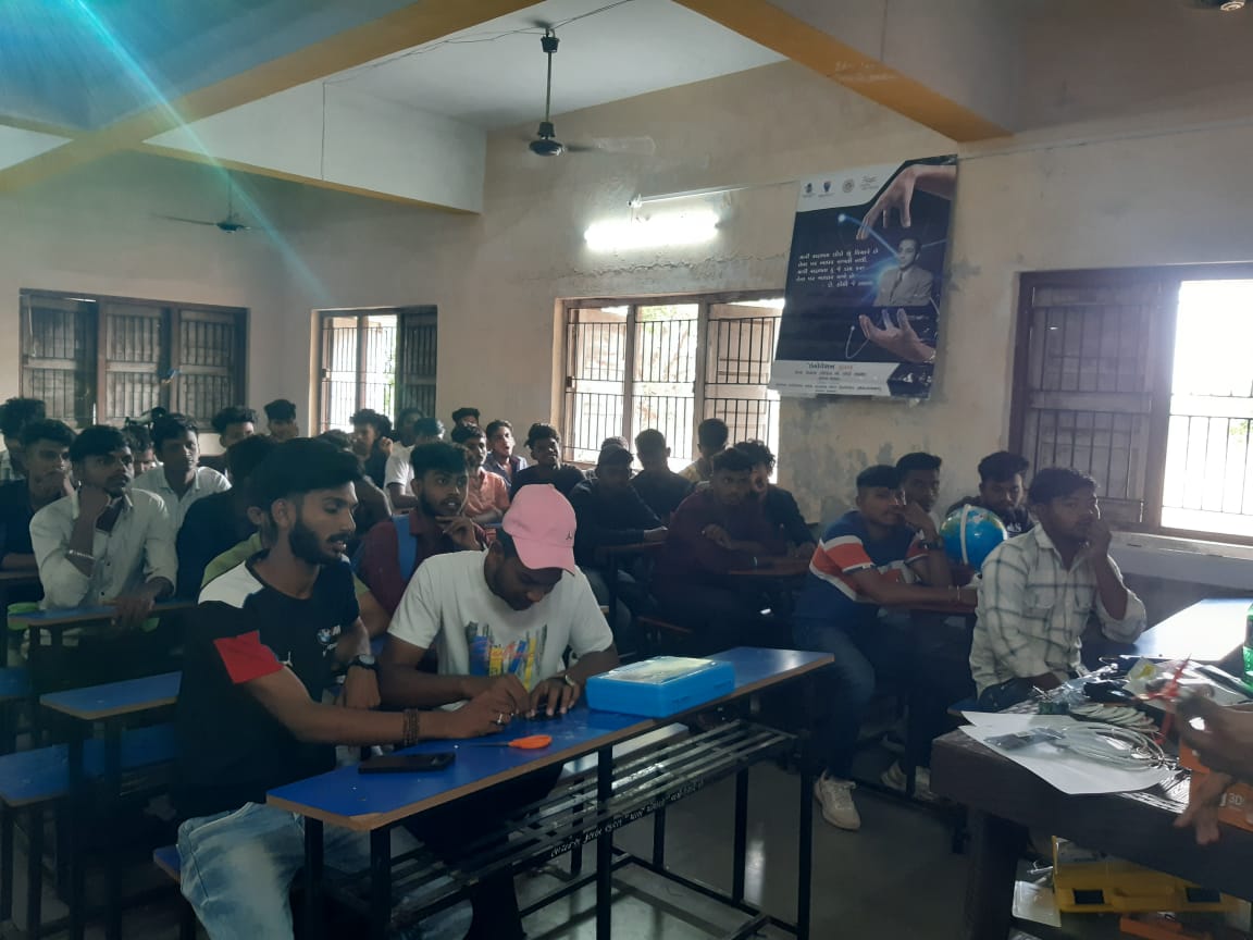 RajStembotix's tweet photo. Innovation Club Prabodh Level Training Day 4 on #Energysonservation #Advanceelectronics #STEMeducation at Shri S.G. Arts and Shri P.k.Desai commerce college Nizar,Tapi For Arts and commerce Students.
@PMOIndia @CMOGuj  @vnehra @narottamsahoo @InnoClubCHE @InfoGujcost @STEMbotix https://t.co/sl6c5jqHMo
