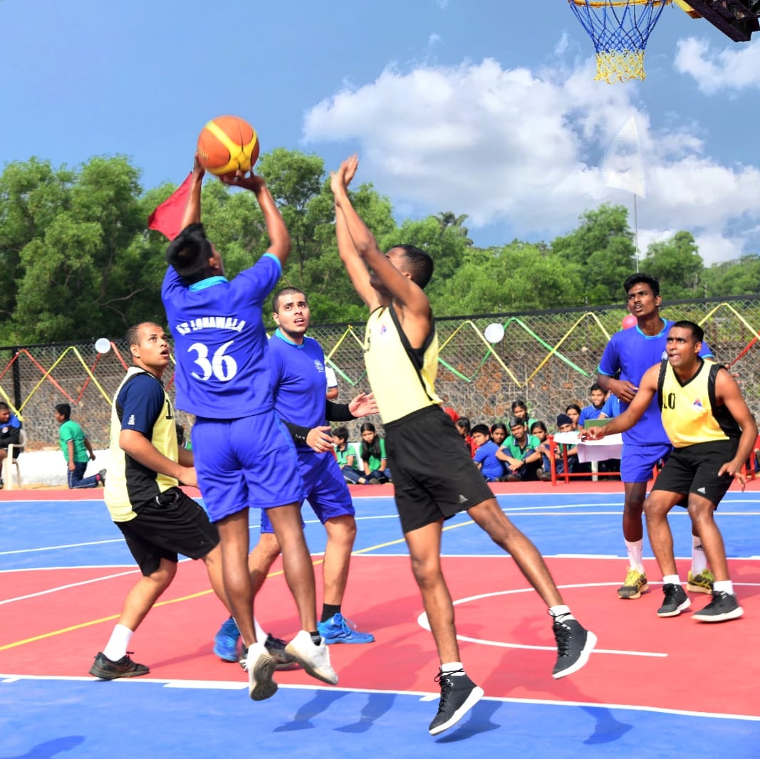 IN_INSShivaji's tweet photo. Congratulations Team Shivaji for winning the thrilling inaugural match on the newly Commissioned Basketball cum Futsal arena
Well fought Team KV
#sports
#basketball
#Futsal
#StrongNavy
@KVS_HQ
@IN_HQSNC
@IndiannavyMedia
@PRODefPune https://t.co/9yk7vTUABE