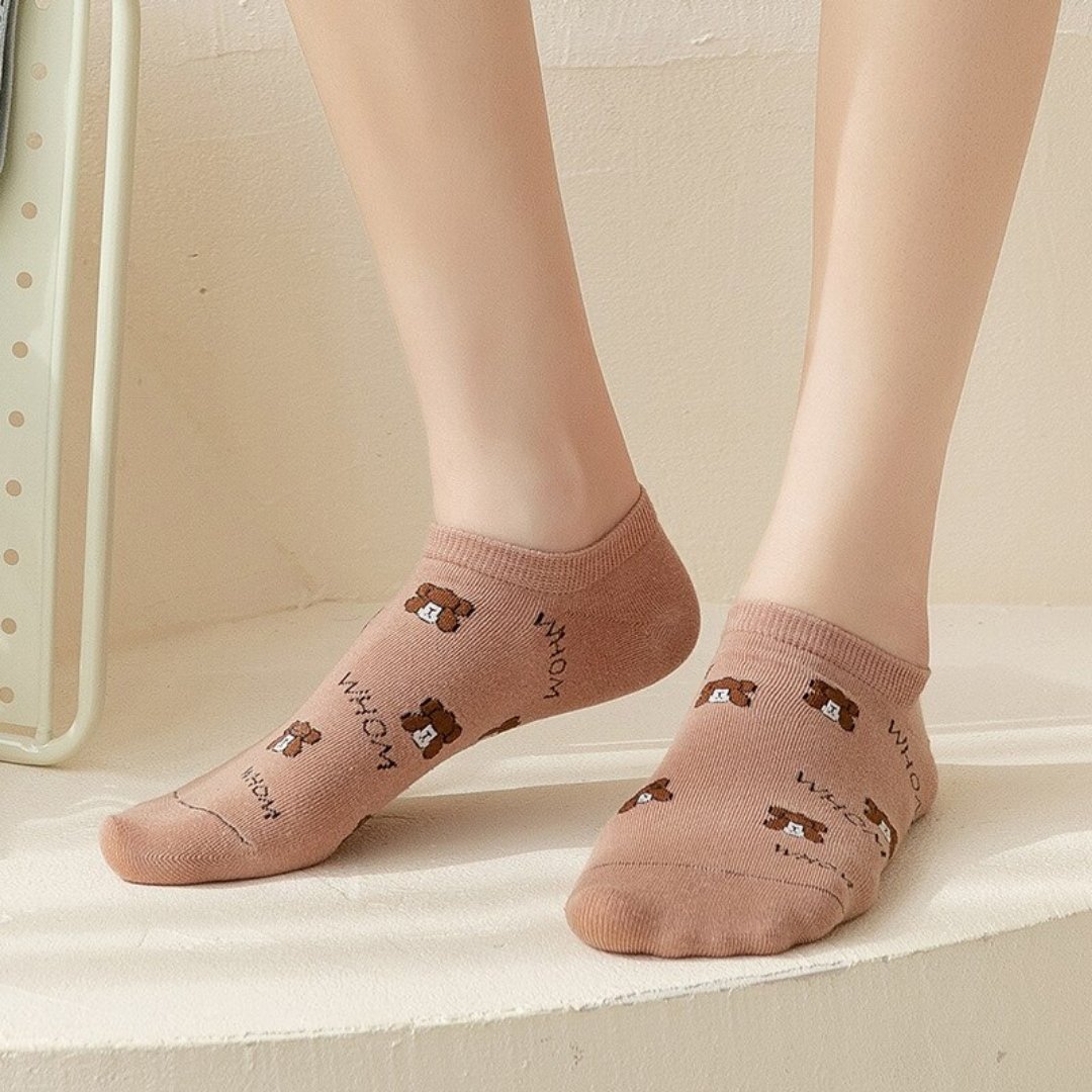 socksy_com's tweet photo. Step up your sock game with our versatile collection! Whether you're suiting up or kicking back, we've got you covered. And hey, we won't judge if you want to go sockless - we've got socks for that too 😉 
Get yours now! 👇
https://t.co/HNxeFpNF8N https://t.co/SnutbuGVkn