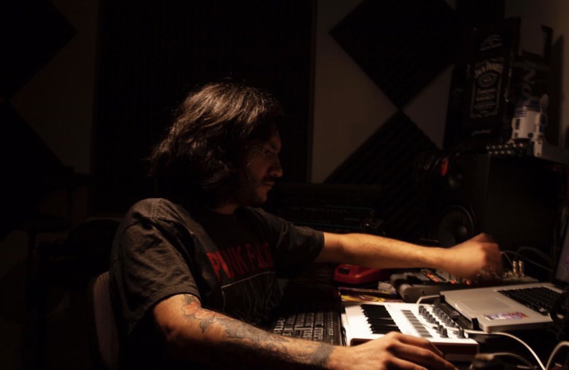 Yo tampoco se vivir, estoy improvisando ....

#recordingstudio #music #recording #studio #musicoroducer #producer #musician #musicoroduction #studiolife #musicstudio #mixing #homestudio