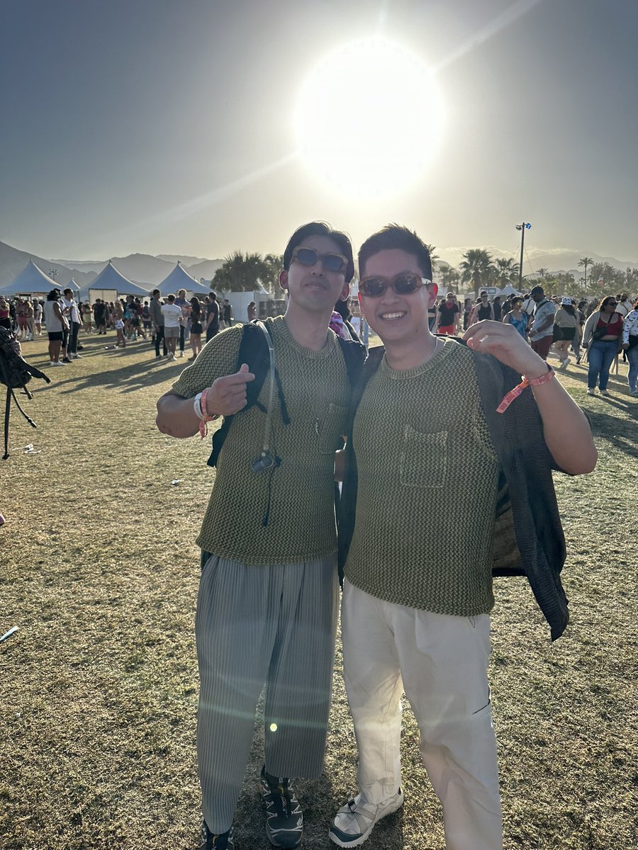 Rickyq98's tweet photo. hope this guy who wore the same shades and shirt as me on the second day of coachella is doin well https://t.co/5qEkgtZqqi