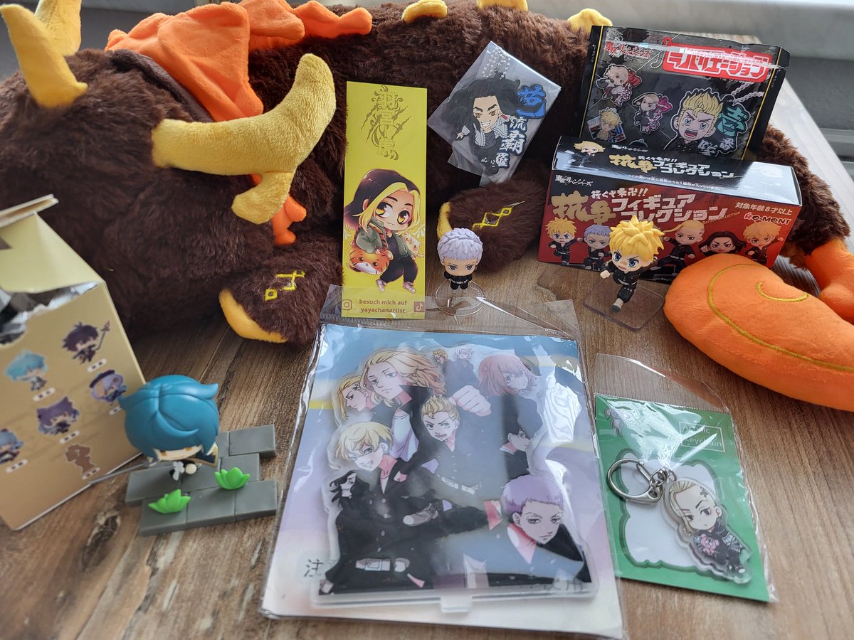 #lbm23 war ein Fehler Samstag zu gehen. Gab aber trotzdem bisschen Merch für mich ♥️ (das große plüschie dient nur der Deko xD den hatte ich schon vorher)