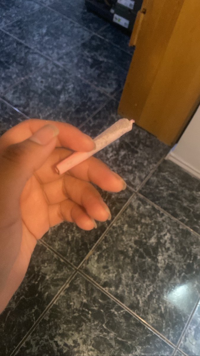 Morenaa_1234's tweet photo. Nada mas rico que hacerlo con un porrito🤤🥵 https://t.co/V1WjrNhEA8