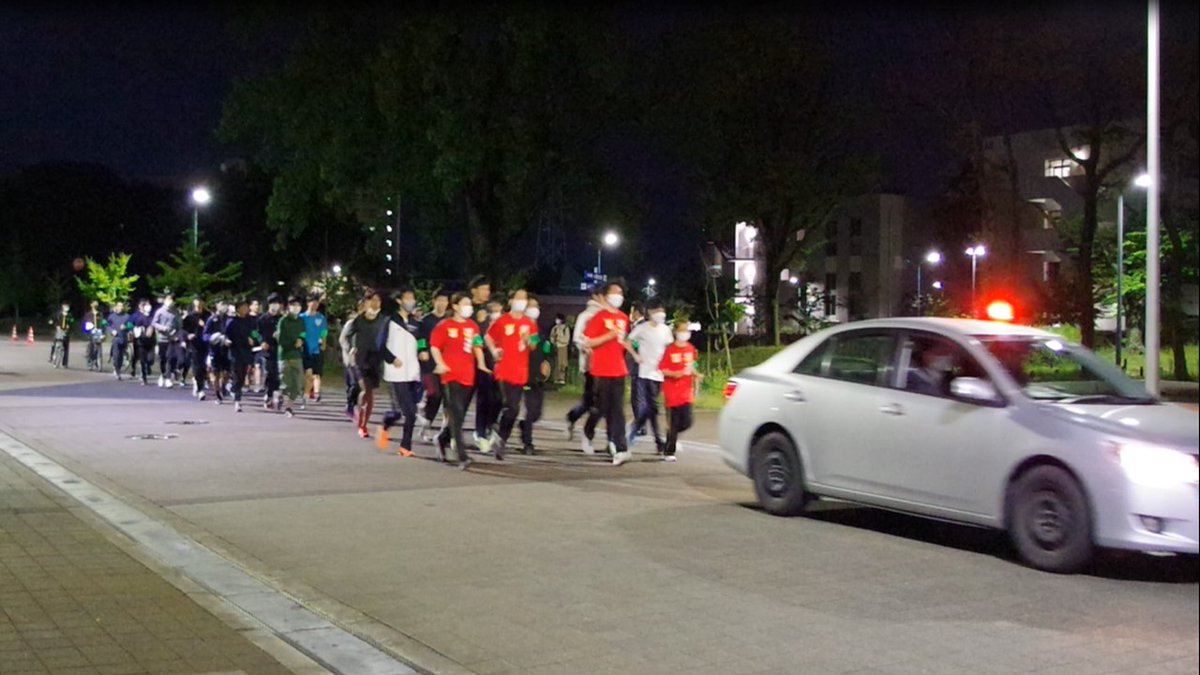 【中堺警察署の取組】
令和５年４月２６日
大阪公立大学ランニングサークル「Metra」の皆様と一緒にランニングパトロールを実施！
#大阪府警 #中堺署 #ランパト #ランニングパトロール #ランニング #堺市 #堺市中区 #ながら見守り #ランニング好きと繋がりたい #ランパト最強説 #バズりたい