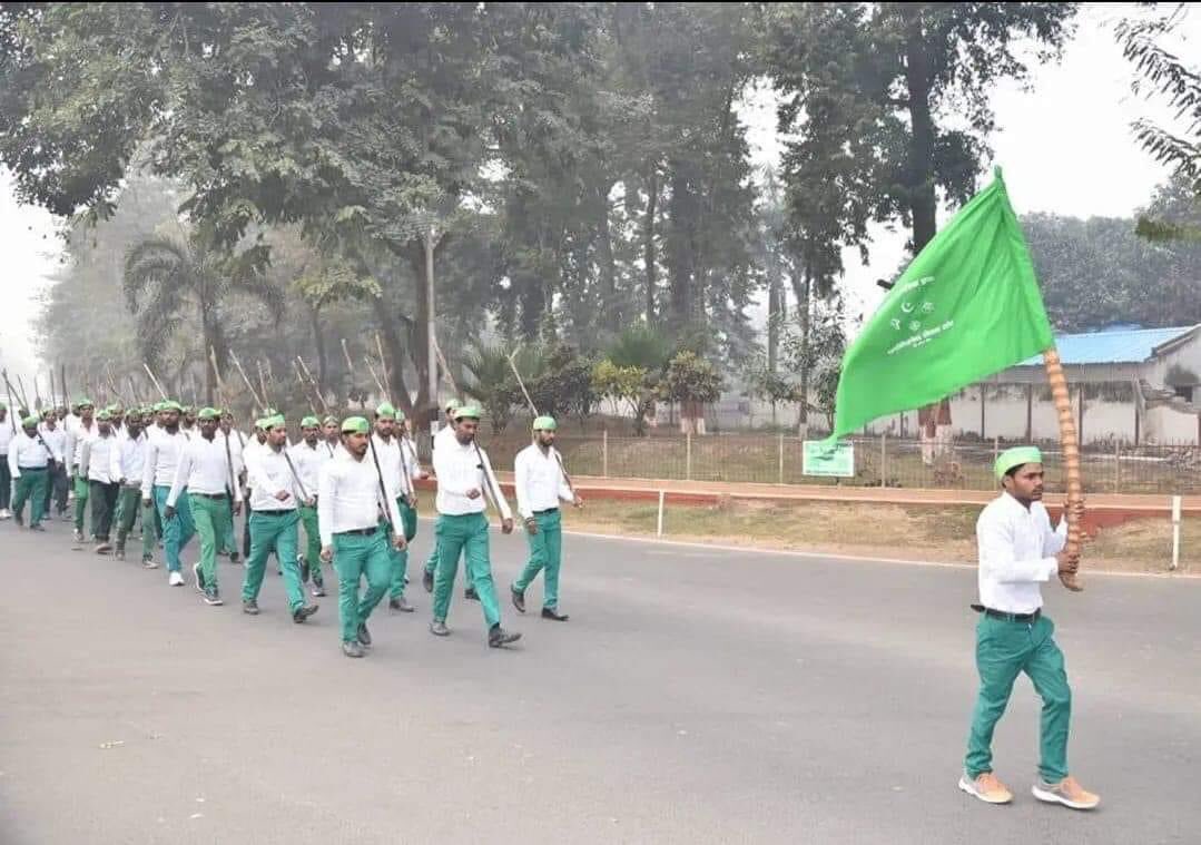 तेज प्रताप यादव ने किया ‘धर्मनिरपरेक्ष सेवक संघ’ का निर्माण, कहा धर्म को बाँटने वालों मिलेगा करारा जवाब।

ज्ञात हो, पटना में बागेश्वर धाम वाले धीरेन्द्र शास्त्री का कार्यक्रम 13 मई से होना हैं..

बागेश्वर के कार्यक्रम की तैयारी में बजरंगदल,VHP, आरएसएस संगठन और उनके कार्यकर्ता