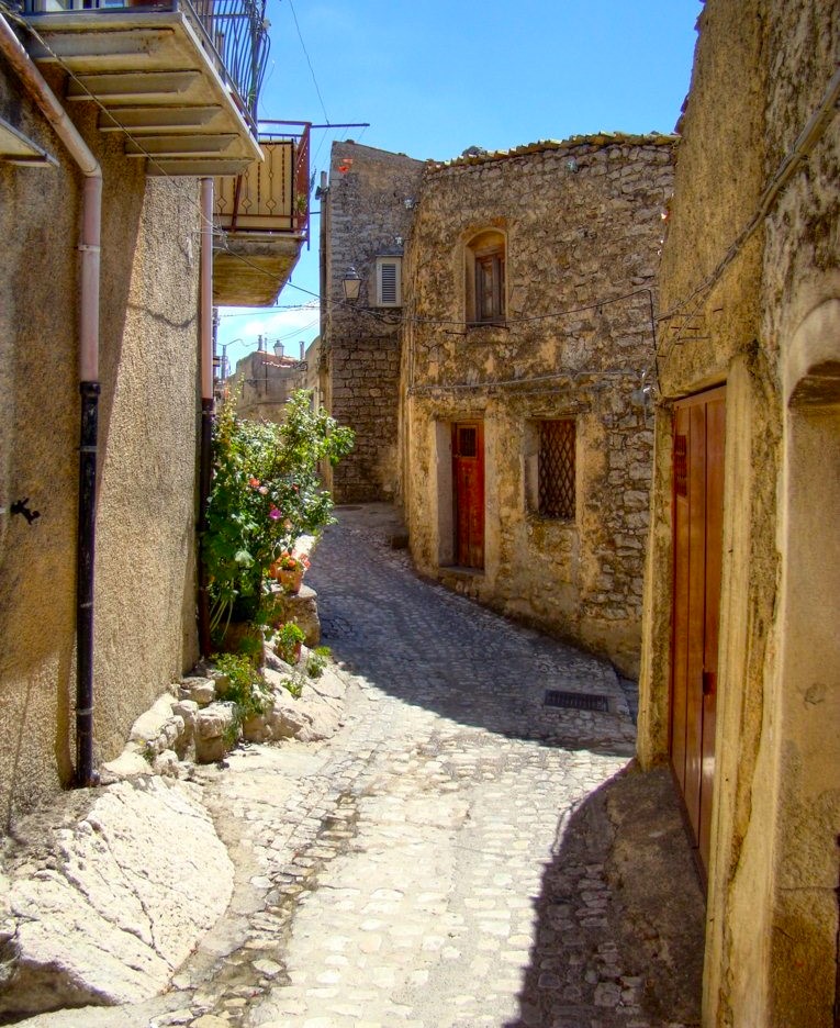 ZioPippinu's tweet photo. 'U #ZûPippinu  scrive e legge #poesie #poetry #versi #verse - per lo più in #dialetto #siculo-#palermitano - e scatta #Foto #Photo #Photography a #Palermo #Sicily #Italy #Mondo e #Dintorni

PASSEGGIANDO PER #PRIZZI

-
Foto di Fabiuss https://t.co/iEKGmwfgz2