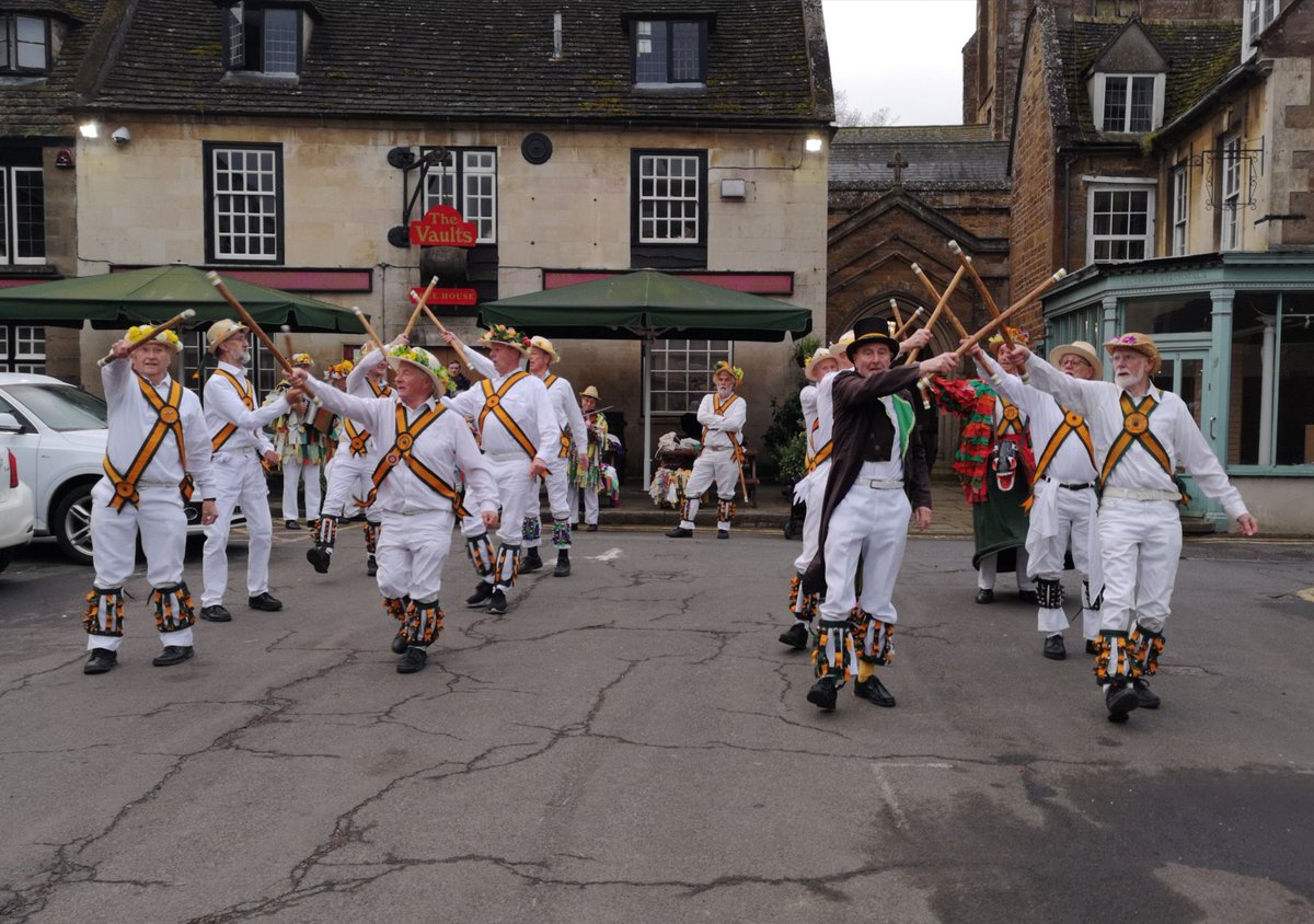 RutStamSound's tweet photo. Happy May Day! 
Dawn dancing has been at 5.17am on 1st May for 43 years with The Rutland Morris Men mostly in #Uppingham Market Place #Rutland https://t.co/yo0ccQ3HvD