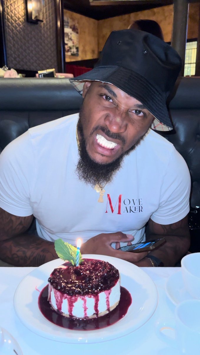 Made_Man_5's tweet photo. 5/1 🎂🍾
Year 33…God the greatest 🧎🏾🤲🏾 https://t.co/3JyHIYEmSx