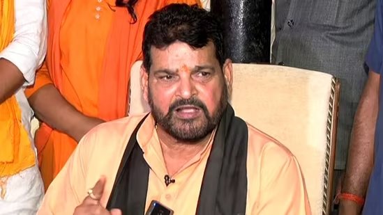 "PM कहेंगे तो मैं तुरंत इस्तीफ़ा दे दूंगा, अमित शाह और जेपी नड्डा भी कहेंगे तो भी दे दूंगा"
◆ WFI के अध्यक्ष बृजभूषण शरण सिंह का बयान
PM ko en jse logo ko turant niklna chiya party s ohoo shit vse nikl bhi nhi skte vrna party Khali ho jyege 
<a href="/LambaAlka/">Alka Lamba 🇮🇳</a>
#BrijBhushanSharanSingh