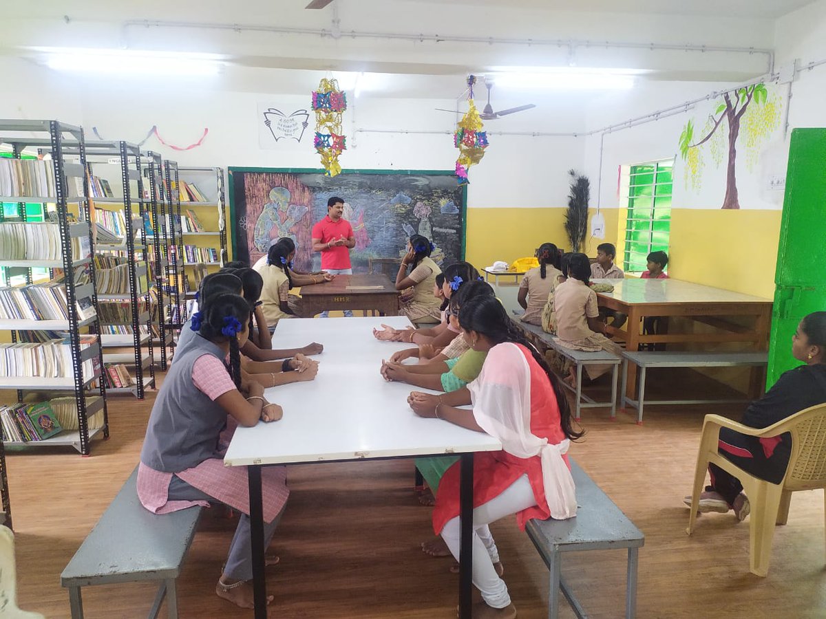 WalkarooFoundtn's tweet photo. Summer camp by Walkaroo Foundation at Chettipalayam Govt School. #munnetram360  @sumitrabinu @manojbastian @binurajendran https://t.co/F1WIS4BxLH