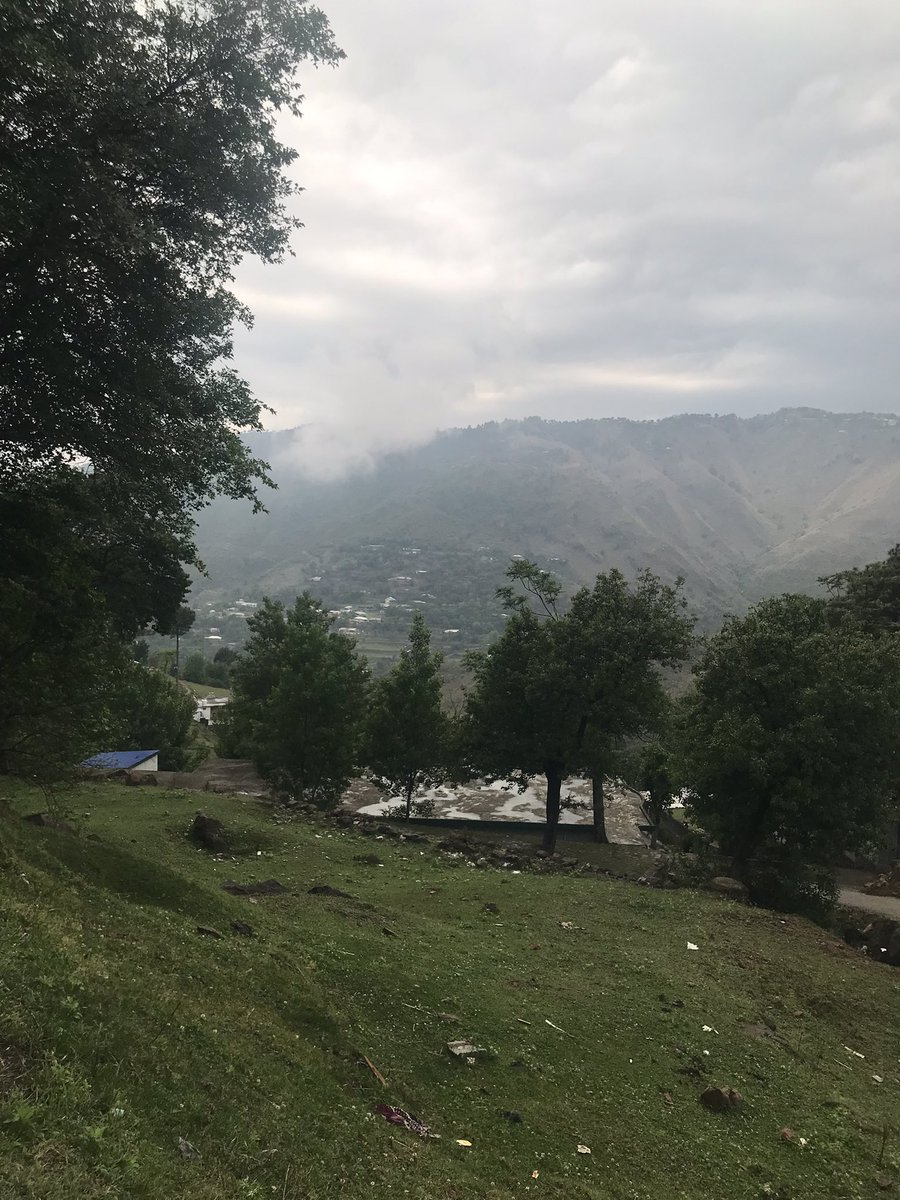 Raheelaatif2's tweet photo. Muree weather 😍😍😍🤩
#Rain
#cooool ♥️🇵🇰🤩 https://t.co/PU8pviHtYU