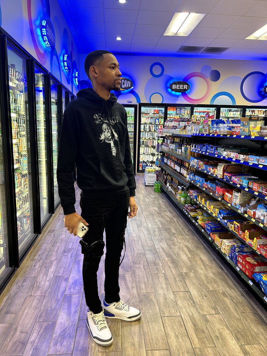 1of1rjay's tweet photo. 🖤 https://t.co/6rWK9SpkF6