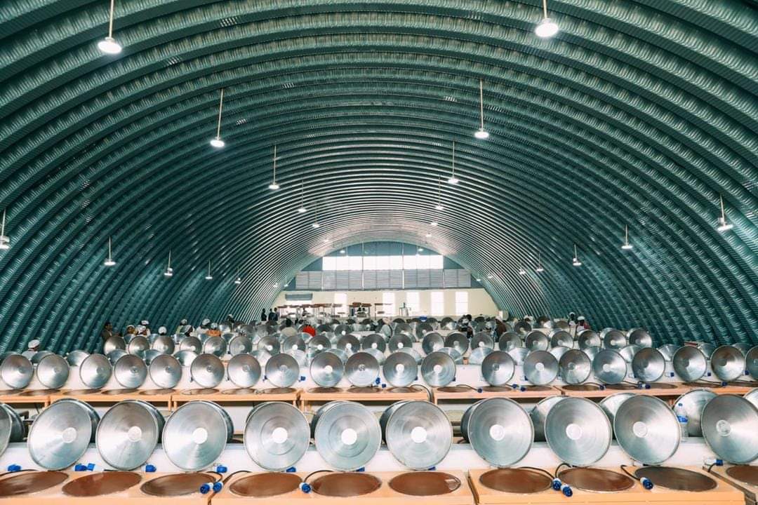 በቀን 288 ሺህ እንጀራ የሚጋገርበትና እንጀራን ኢንዱስትራላይዝ በማድረግ በሃገራችን የመጀመሪያውን ማዕከል ገንብተን ከመላው የሀገራችን ከተሞች ከመጡ ከንቲባዎች ጋር በመሆን መርቀናል::1/5