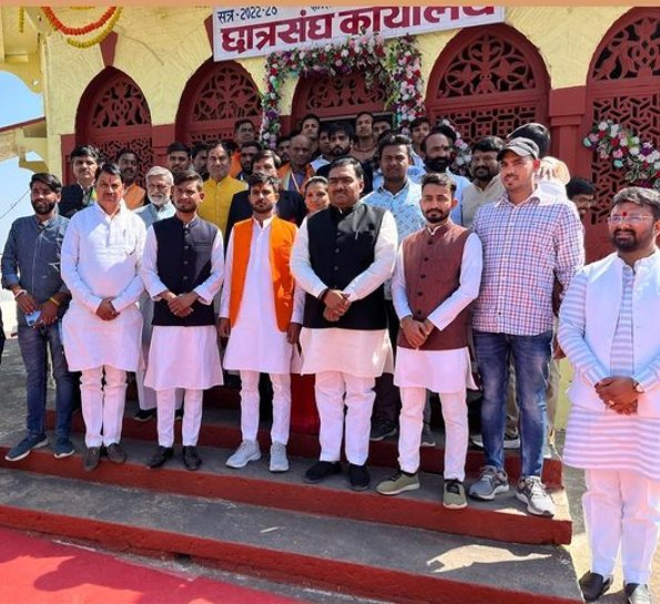 RAVIMEG67716732's tweet photo. राजस्थान भाजपा के प्रदेश महामंत्री (संगठन)आदरणीय भाईसाब श्री चन्द्रशेखर जी को जन्मदिवस की हार्दिक बधाई एवं अनंत शुभकामनाएँ।

देवों के देव भगवान श्री महादेव जी से आपके उत्तम स्वास्थ्य एवं दीर्घायु जीवन की कामना करता हूँ।
#chandrashekhar #BJPRajasthan https://t.co/MZZngKE8Ou