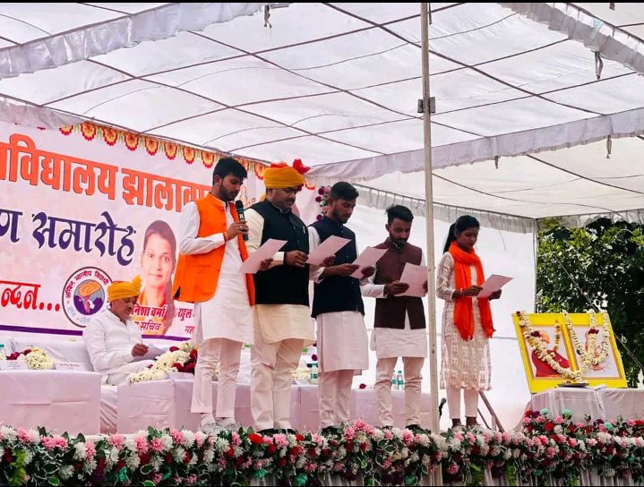 RAVIMEG67716732's tweet photo. राजस्थान भाजपा के प्रदेश महामंत्री (संगठन)आदरणीय भाईसाब श्री चन्द्रशेखर जी को जन्मदिवस की हार्दिक बधाई एवं अनंत शुभकामनाएँ।

देवों के देव भगवान श्री महादेव जी से आपके उत्तम स्वास्थ्य एवं दीर्घायु जीवन की कामना करता हूँ।
#chandrashekhar #BJPRajasthan https://t.co/MZZngKE8Ou