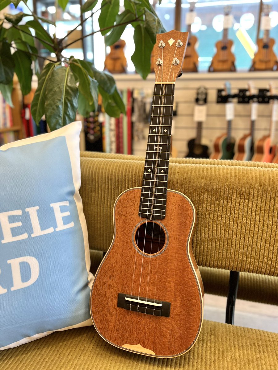 BirdUkulele's tweet photo. 【インライでご紹介した昨日の新着楽器その②】
Craft Musica Style D Concert Mahogany ¥214,500(税込)ケース別売
#ウクレレバード
#ウクレレバード新着楽器
#ukulelebird
#ウクレレ
#クラフトムジカ
#craftmusica
#コンサートウクレレ
#ホンジュラスマホガニー
#concertukulele https://t.co/SIIqmDDtfF