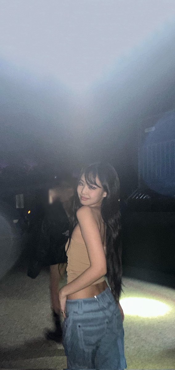 ImBlink04's tweet photo. Jennie wallpapers 🖤
#jennie #jenniewallpapers #blackpink #제니 #블랙핑크 #PINKCHELLA 
✨EXTENDED WALLPAPERS VER ✨ https://t.co/tEUTKLqWof
