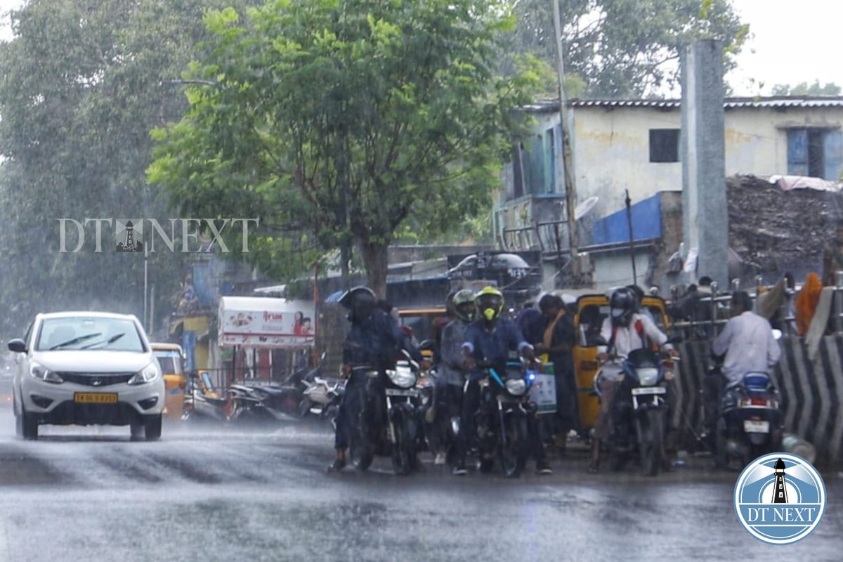 dt_next's tweet photo. Morning showers in and around Chennai.

📸 @agam_justin

NOTE: Thread (1/3)

#ChennaiRains #Rains #Rainfall #ModerateRainfall #ModerateRains #RainUpdate #WeatherUpdate #WeatherForecast #ChennaiWeather #Chennai https://t.co/vbFrJe7X7v