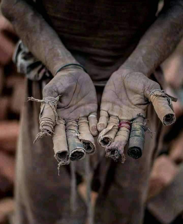 MA_Ch96's tweet photo. زاہد کو فخر ہے اگر ، سجدوں کے نشاں پر
مزدور کے چھالے بھی بڑے غور طلب ہیں 
#1stMay
#LabourDay2023 https://t.co/0v749UB965