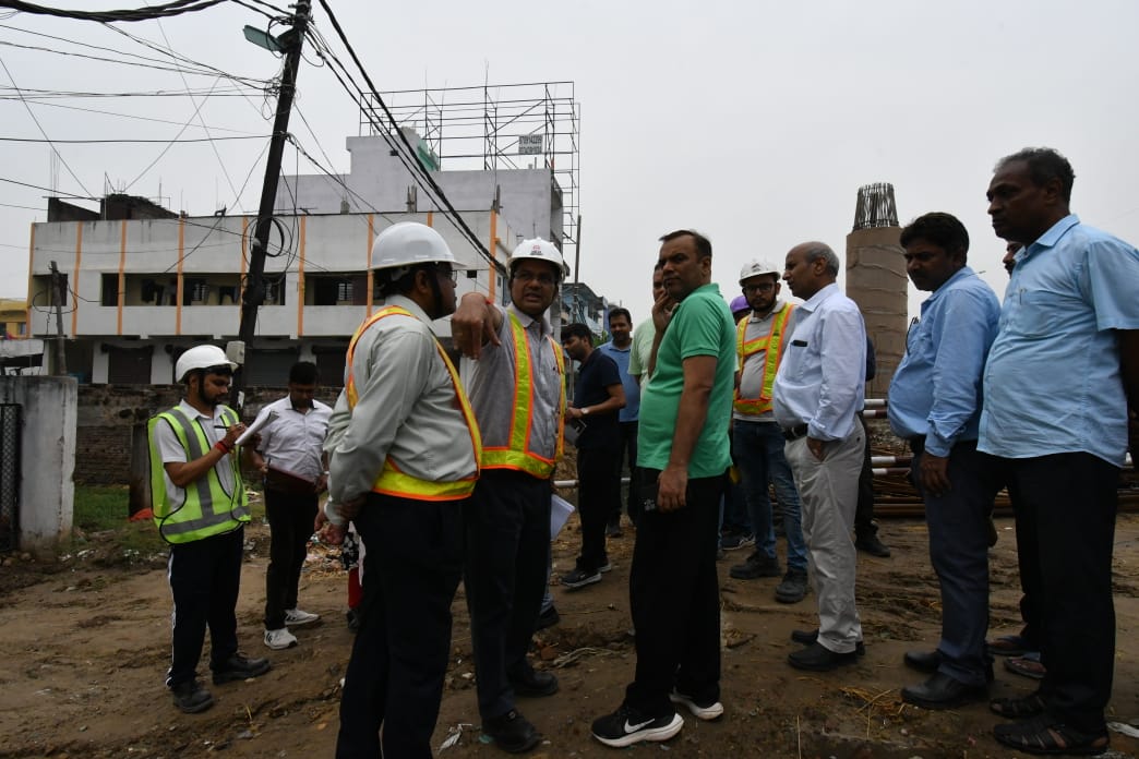 Joint Inspection of drainage along NH30 sites of #PatnaMetroProject was conducted with Commissioner, PMC <a href="/cityofpatna/">City of Patna - PMC</a>, MD <a href="/BuidcoBihar/">Bihar Urban Infrastructure Development Corp. Ltd.</a>  &amp; Add. Municipal Commissioner. #Patna #UDHDBIHAR #Metro #DMRC #PatnaMetroRail #PatnaMetro <a href="/OfficialDMRC/">Delhi Metro Rail Corporation</a> <a href="/UDHDBIHAR/">Urban Development & Housing Dept, Govt. of Bihar</a>