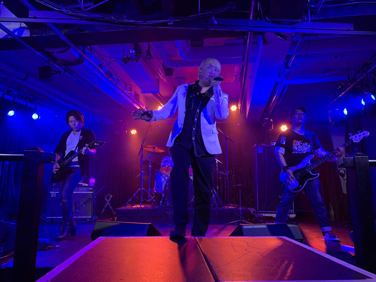 gbte_d's tweet photo. 4/30(日)☆大阪出戸・VIEEW☆
~BOØWYコピーバンド~D-FRIENDS☆ライブフォト①🙂✨
#出戸
#VIEWW
#ライブフォト
#BOØWYコピーバンド
#DFRIENDS https://t.co/NOCodqCEGD