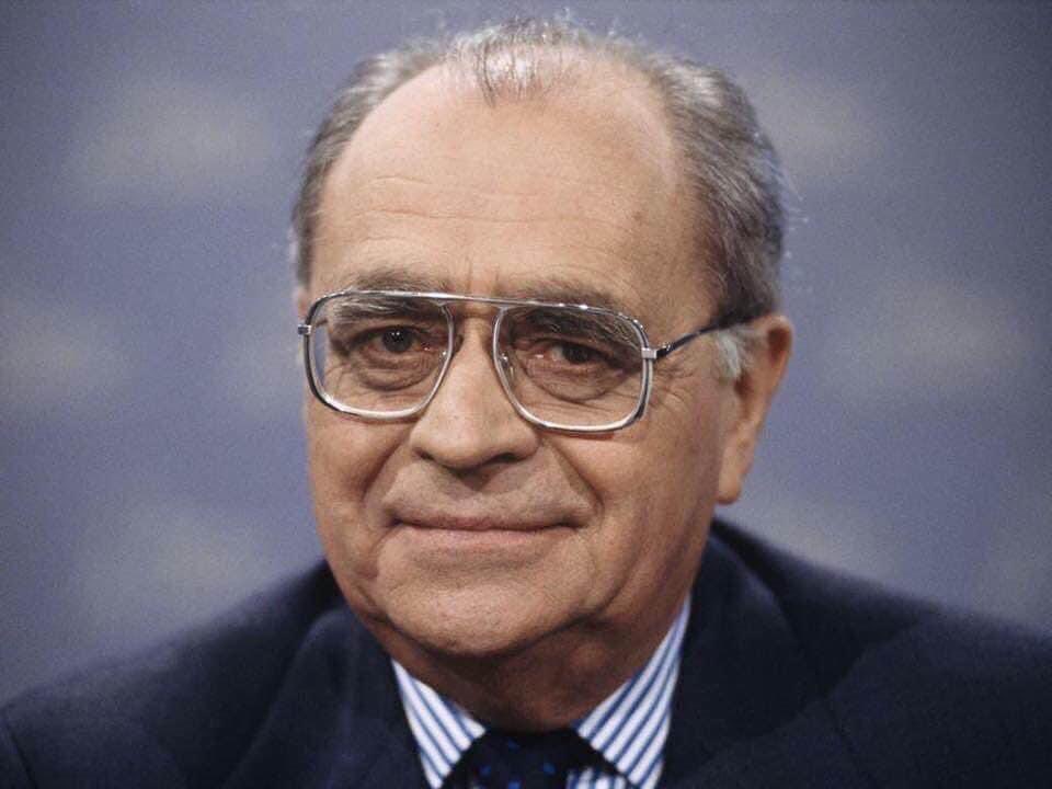 RachidTemal's tweet photo. Une pensée en ce 1er mai pour Pierre Bérégovoy. 

Militant syndical et politique. 

Une vie dédiée à son pays et à ses engagements. 

Un parcours hors du commun : fils d’immigré, ouvrier, militant devenu homme d’Etat. 

Une fierté pour mon pays et mon parti. https://t.co/98QzqczxpQ