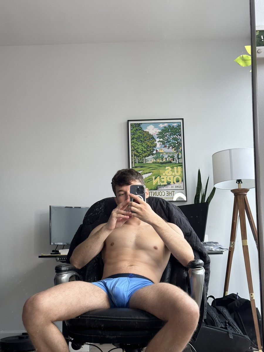 artiomboy's tweet photo. RT if you want a hug https://t.co/vNAU3naOlJ https://t.co/PjEAd8r38Z