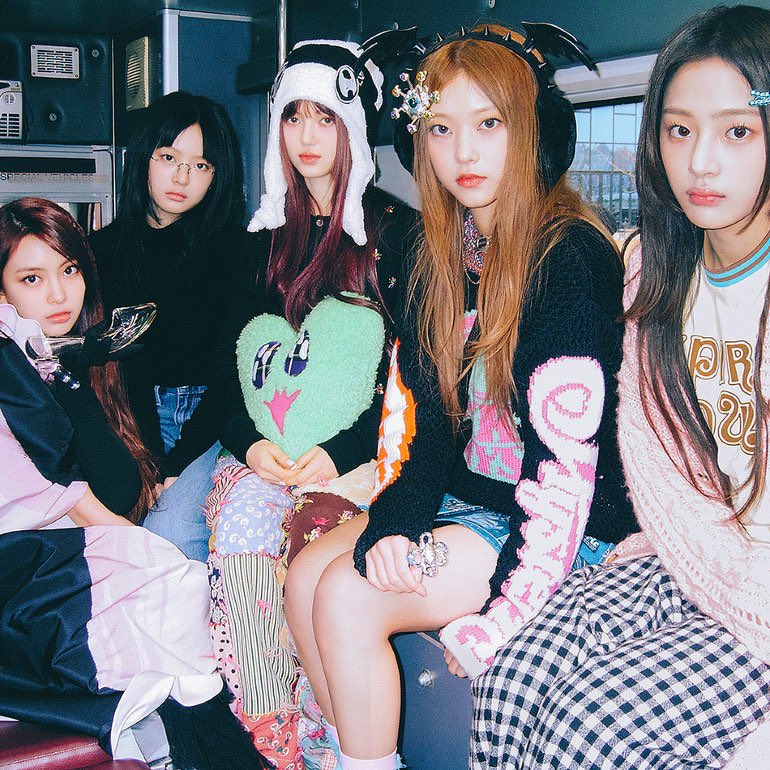 kchartsmaster's tweet photo. .@NewJeans_twt is now the girlgroup with most cumulative weeks on MelOn Top 10 in history (112 weeks). https://t.co/ufjGsSmvZB