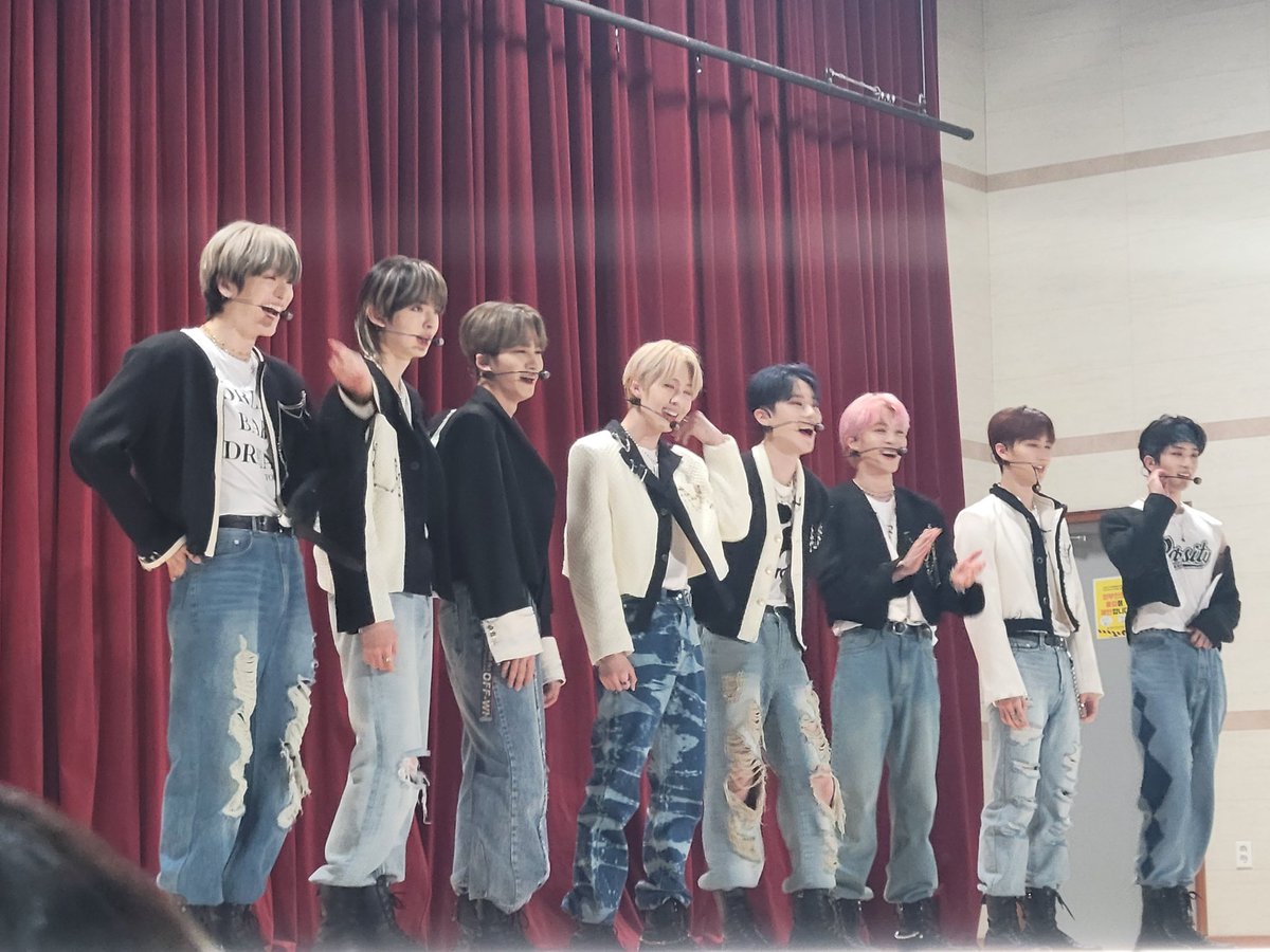 Mygzonejal's tweet photo. 대체 뭐 먹고 그리 예쁘게 컸는지 
공유좀 해주세요....

#런투유_이펙스 #이펙스
#원더케이 #런투유 #EPEX #잘생겼다 https://t.co/VteH1zuk17