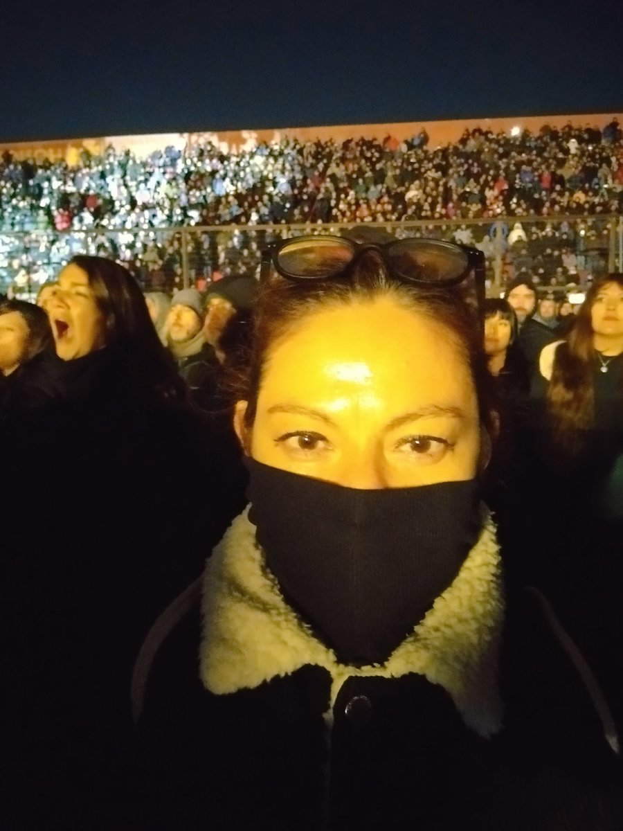 MataHariChilena's tweet image. Hace frío pero vale la pena estar aquí en #MastersOfRock escuchando a #Kiss 🤘🏻🎸