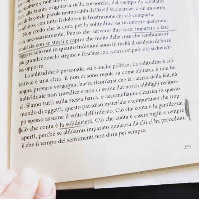 alucibasse's tweet photo. Ciò che conta e’ la gentilezza ciò che conta e’ la solidarietà.

Città Sola, Olivia Laing https://t.co/bnfdsrHWgX