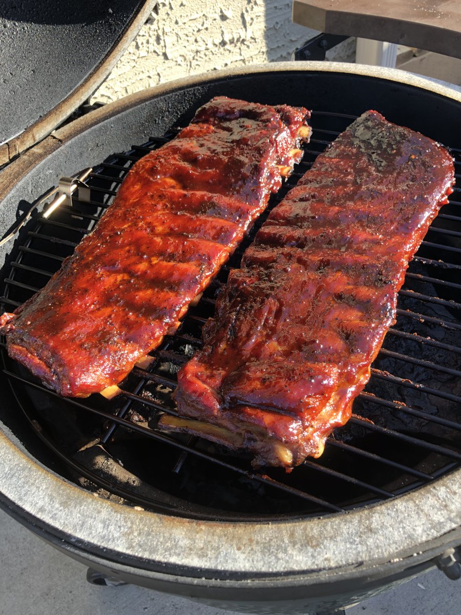 KennyDWallace's tweet photo. Sundays are for smoking meat. Ribs seasoned with @Prairie_smoke’s Tumbleweed All-Purpose Rub, and smoked on my @BigGreenEgg cooker
#ribs #bbq #bbqlife #bbqlove #bbqaf @BGECanada https://t.co/7Qy8URlQDo