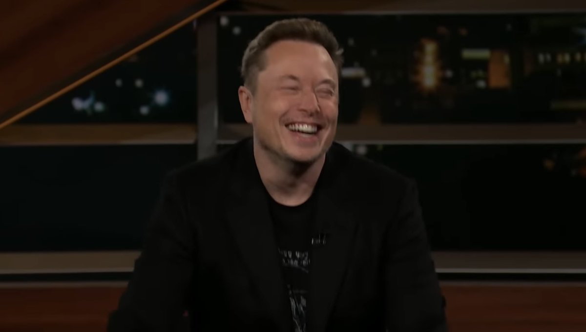 IslandRanger's tweet photo. @elonmusk @billmaher This is the kind of picture people should show more of Elon Musk. Smiling and happy https://t.co/JkdnXWsc6J