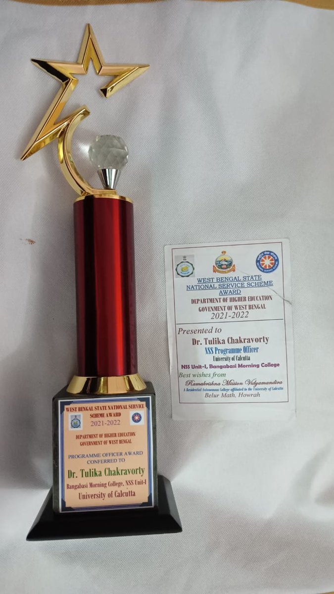 NssMorning's tweet photo. NSS unit of Bangabasi Morning College along with PO Dr. Tulika Chakravorty received West Bengal State NSS Award, 2021-22 #nssbmc @_NSSIndia @ConnectingNss @YASMinistry @rdnss_kolkata @pankajsinghips @PIBKolkata @PIB_India https://t.co/sfawGFHImZ