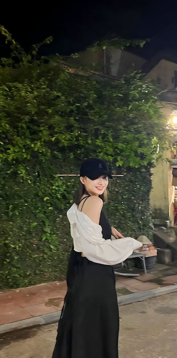 fromiswallpaper's tweet photo. ending the night with #nagyung ✨ // #fromis_9 #프로미스나인 #이나경 https://t.co/Snm3ZYkrCe